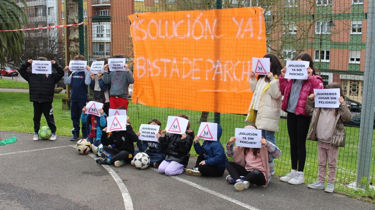 EN IMÁGENES: Quejas en Piedras Blancas por el mal estado de la cancha del parque de la Libertad