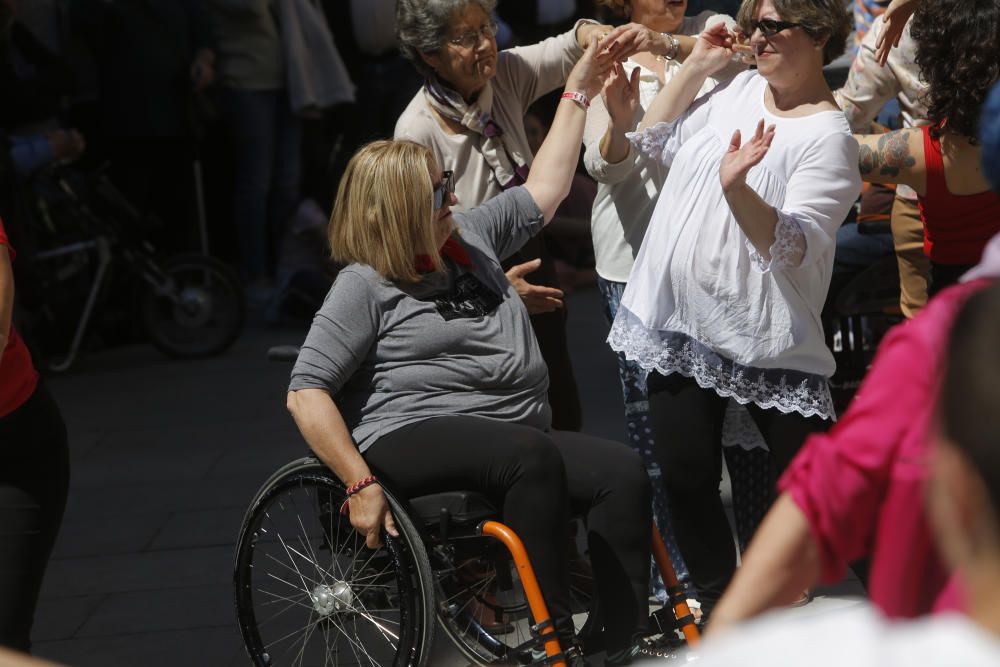 València baila al son de 10 Sentidos