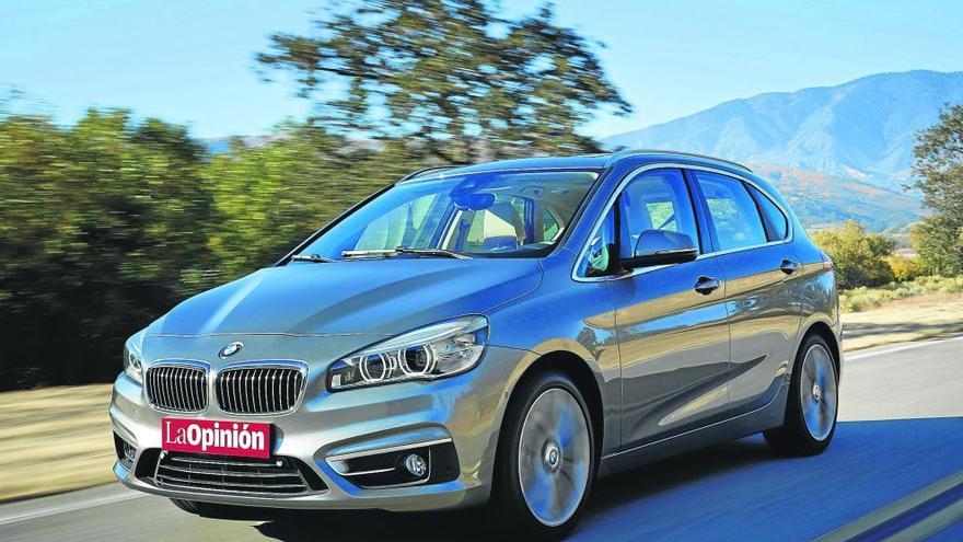 Con el Serie 2 Active Tourer BMW se decide a entrar en el segmento de los monovolúmenes compactos y lo hace además con un coche que tiene tracción delantera y una carrocería sugerente y muy atractiva