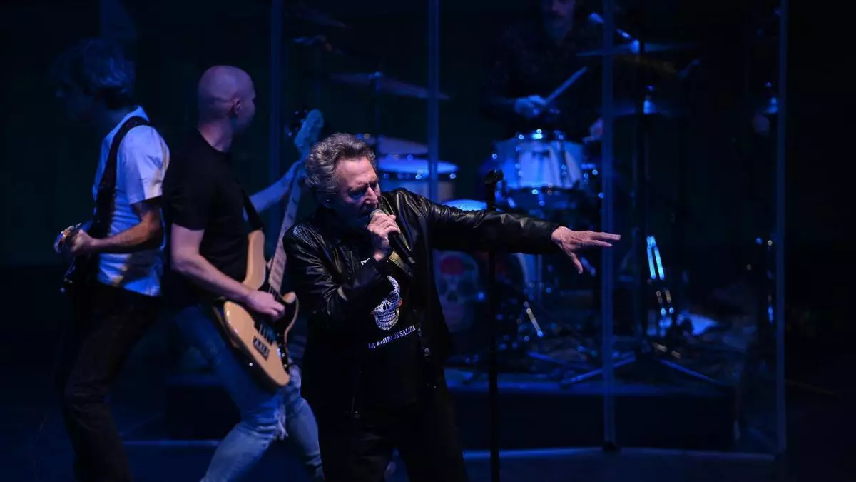 Miguel Ríos baila ‘El último vals’ con los hijos del rock and roll de Zaragoza