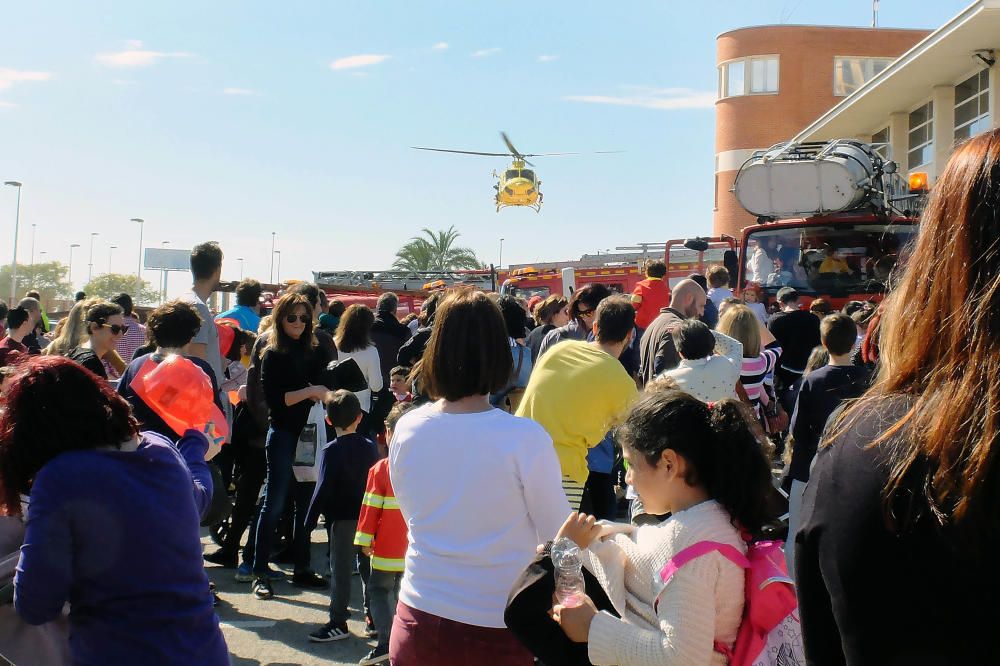 Simulacros de rescate por el 75 aniversario del Parque de Bomberos de Elche.