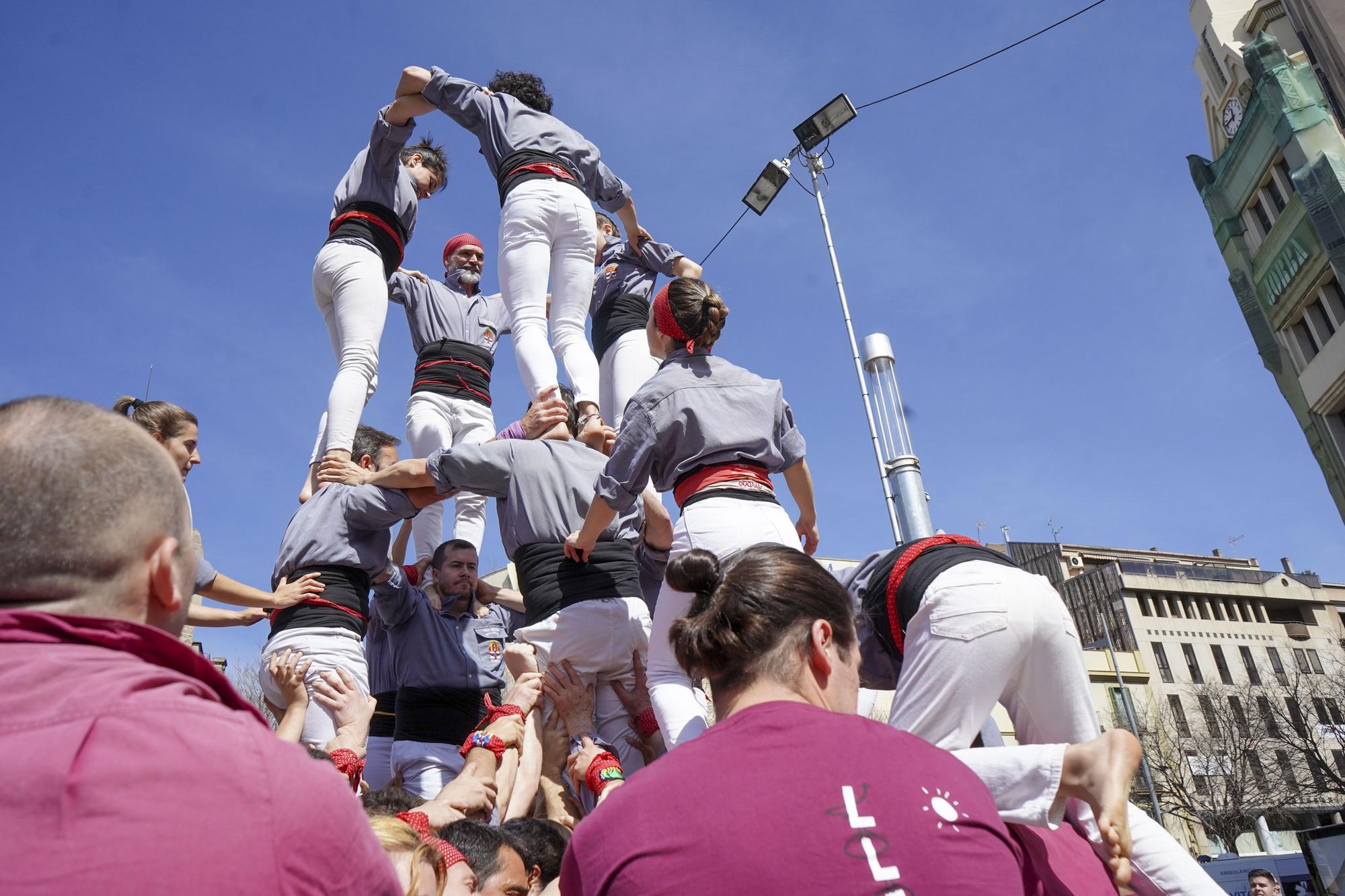 Actuació a la plaça de Sant Domènec de Manresa de la colla castellera Tirallongues amb els Castellers de Lleida i els del Riberal