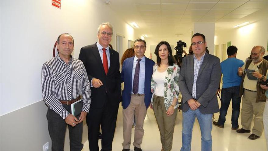 Junta y Uex firman el pliego para licitar el proyecto del nuevo centro de Medicina