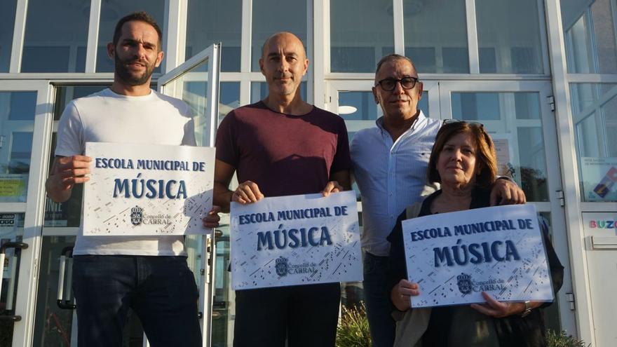 El edil de Cultura, el docente impulsor, el alcalde y la concejala de Educación, ayer, en la presentación.