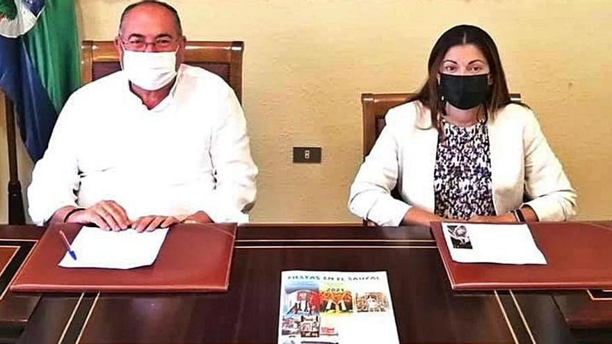 Mariano Pérez y Fabiola Reyes en la presentación de las fiestas de El Sauzal. | | E.D.