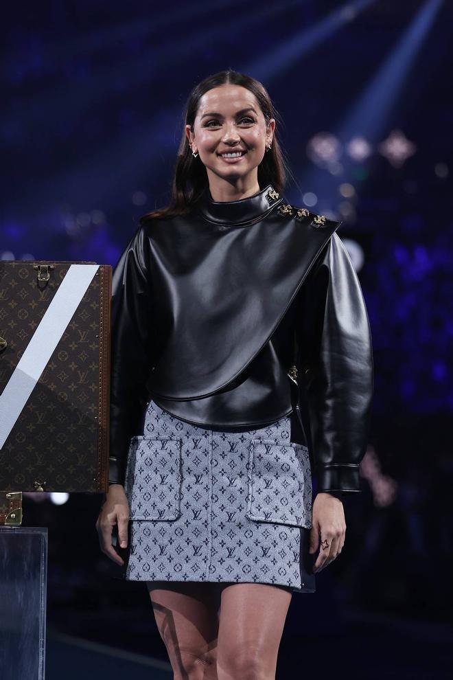 Ana de Armas con look de Louis Vuitton