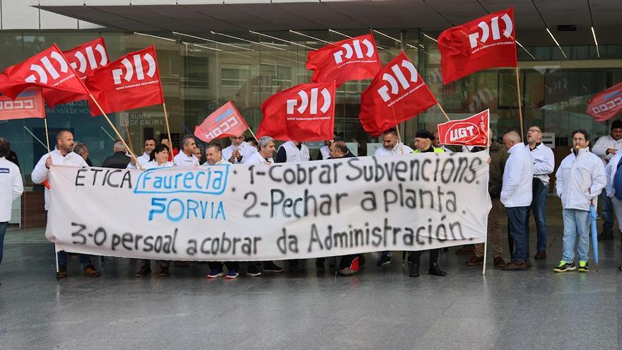 Trabajadores de Madera Fiber se manifiestan a la entrada de la Ciudad de la Justicia