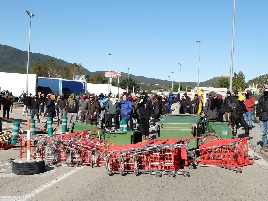 Tsunami Democràtic realitza talls intemitents a l'N-II a la Jonquera