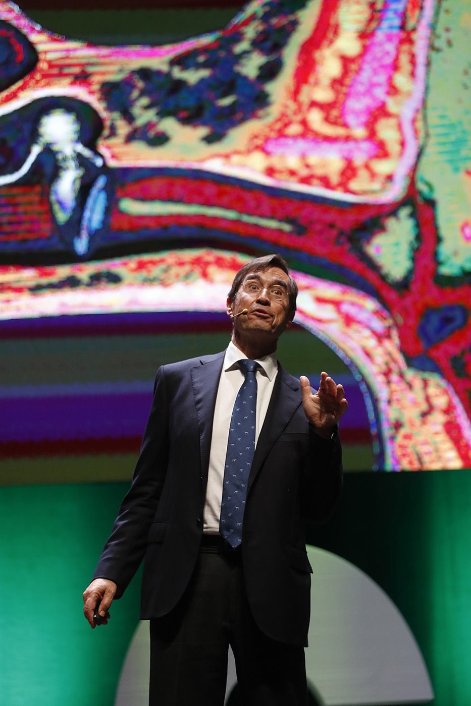 El prestigioso cirujano_Mario Alonso abrió ayer el Foro de la Educación en el auditorio Mar de Vigo