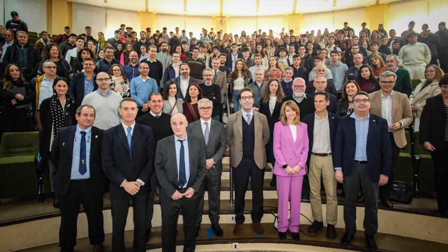 Esto es lo que dice el ministro Carlos Cuerpo de su encuentro con estudiantes en su antigua facultad de Extremadura