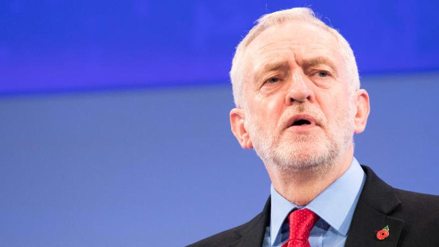 Corbyn pide que Isabel II se disculpe por sus inversiones en paraísos fiscales