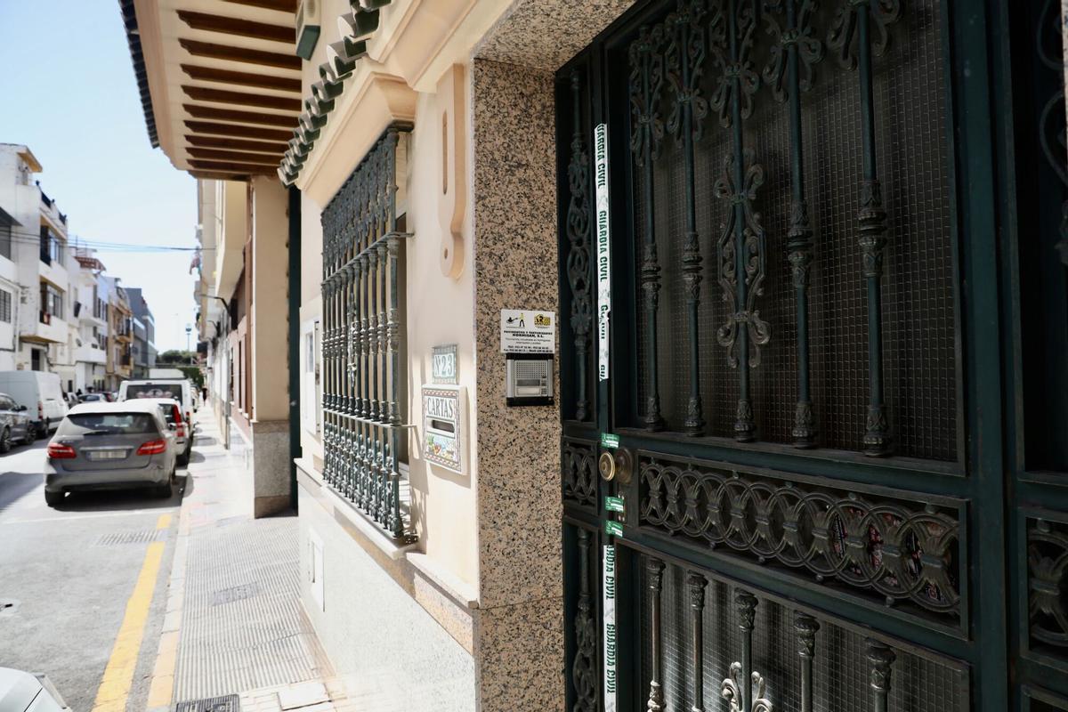 La Guardia Civil registra el domicilio del detenido por el doble crimen de Mijas La Guardia Civil registra el domicilio del detenido por el doble crimen de Mijas
