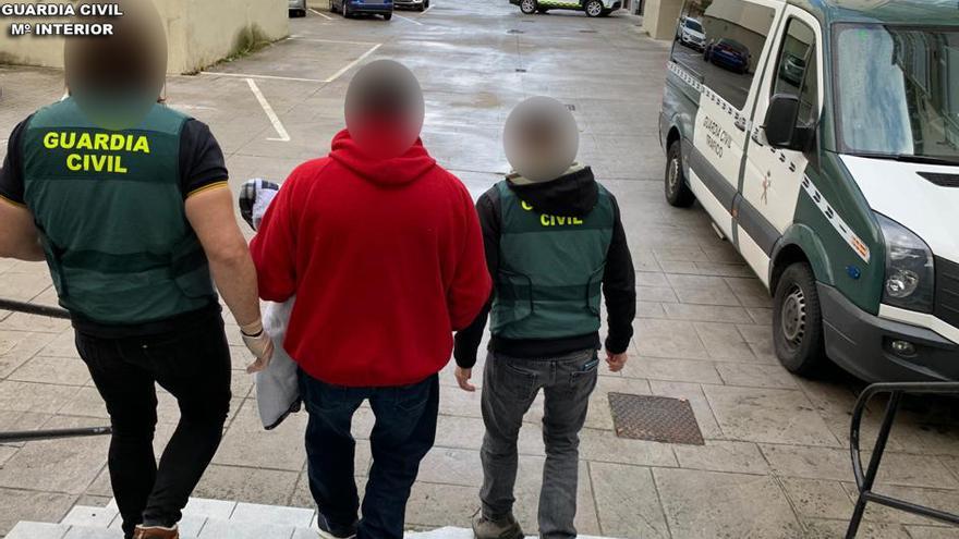 La Guardia Civil detiene en Lugo a un grupo criminal, que operaba en varias poblaciones gallegas, por un robo en Ponteareas.
