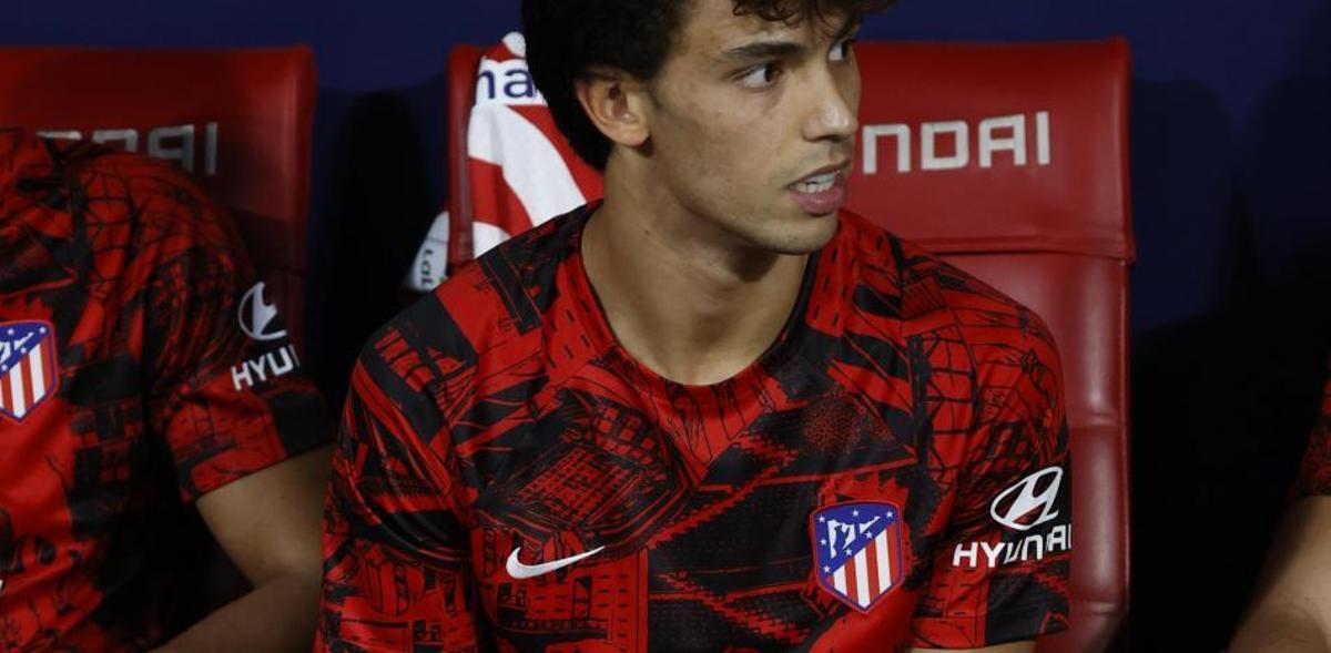 Joao Félix en el banquillo