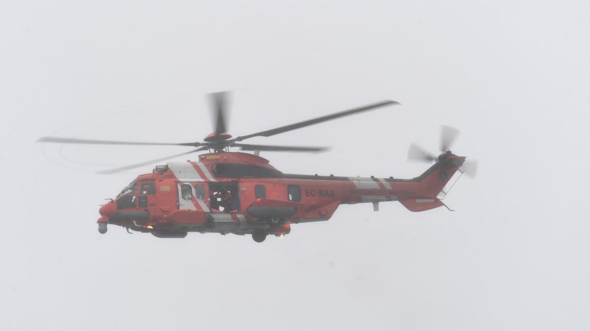 El helicóptero &#039;Helimer 402&#039;, durante un simulacro en A Coruña.