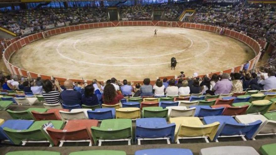 El Coliseum durante la feria taurina de 2014.