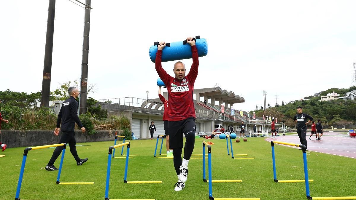 Iniesta, durante un entrenamiento