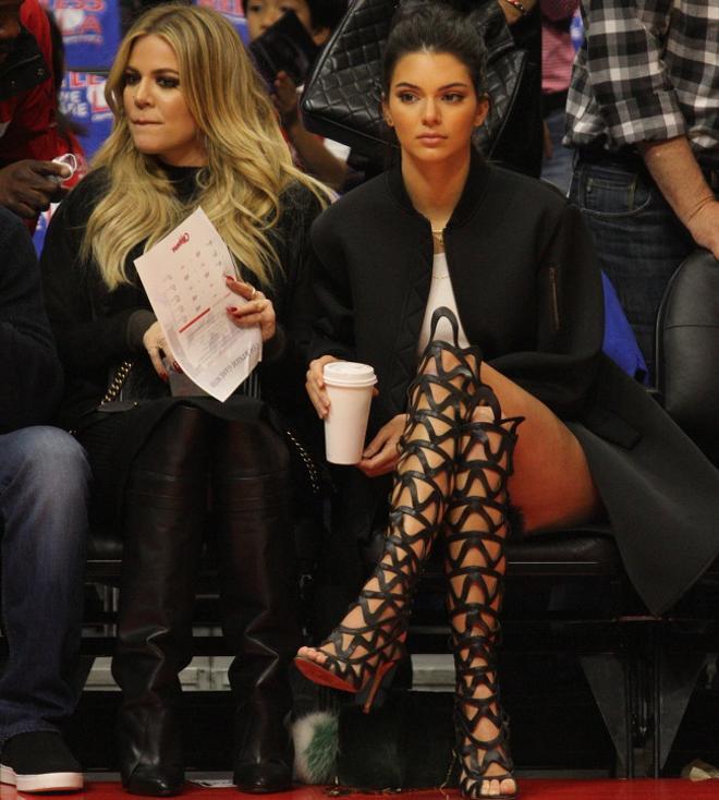 Kendall Jenner con botas de Sophia Webster