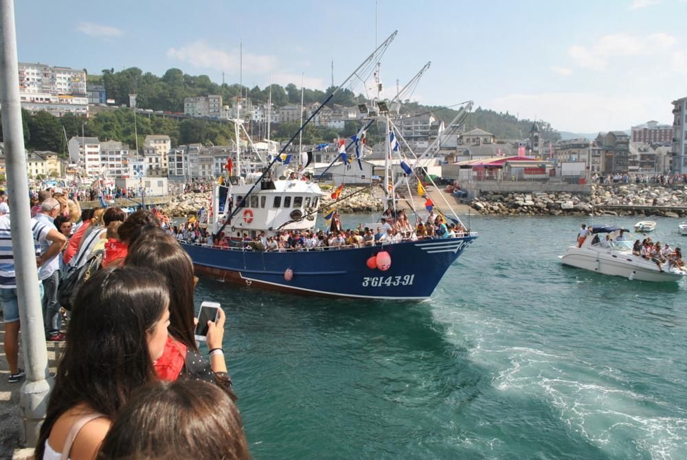 Procesión de la Virgen del Rosario en Luarca