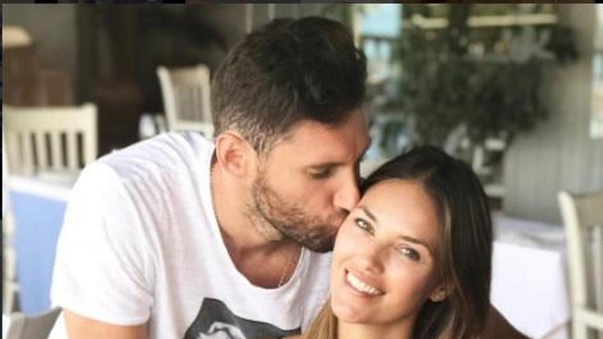 Rudy Fernández y Helen Lindes, en el hotel Princesa Yaiza, en Playa Blanca, el día del cumpleaños de la modelo.