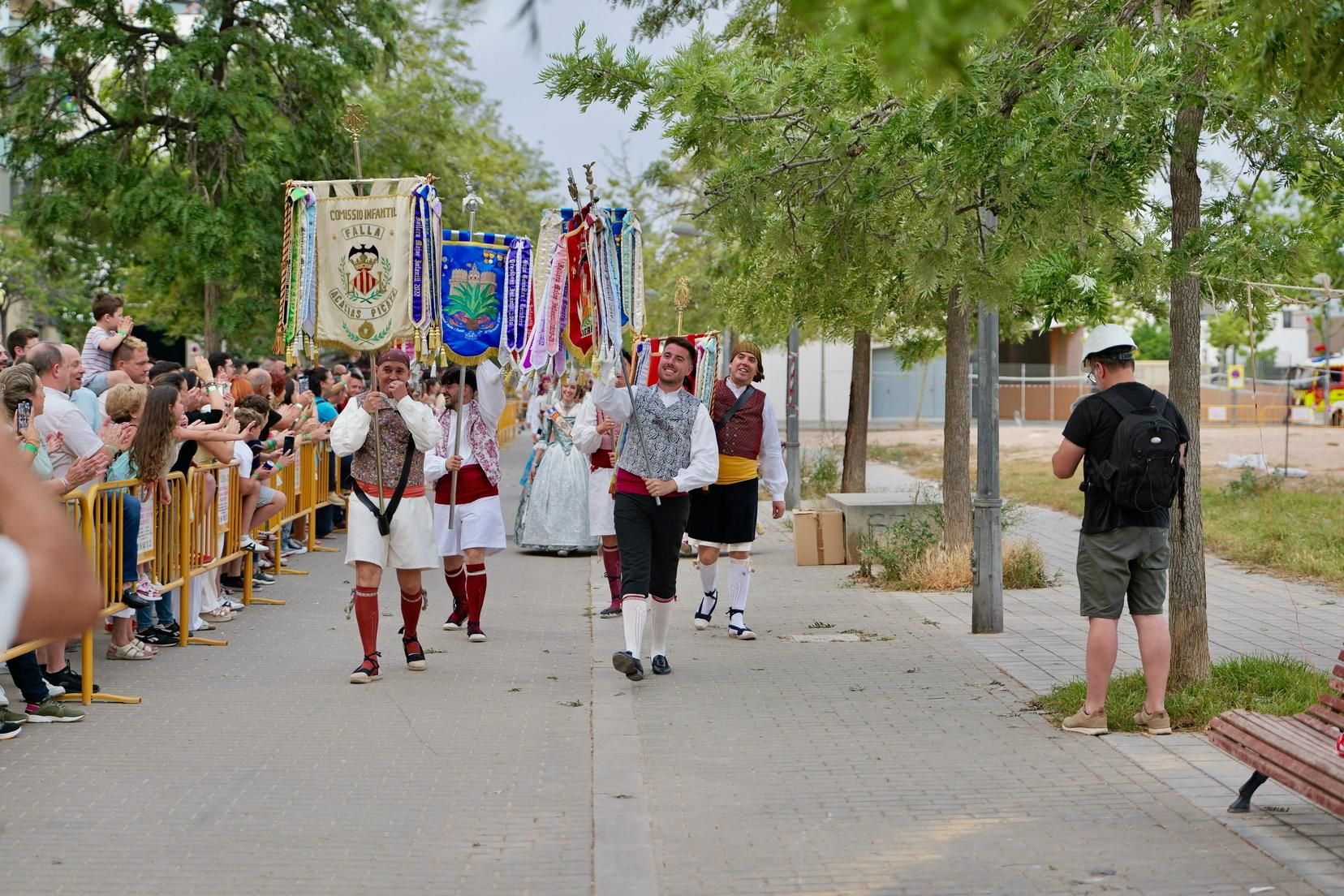 Benicalap celebra San Juan con la Macromascletà