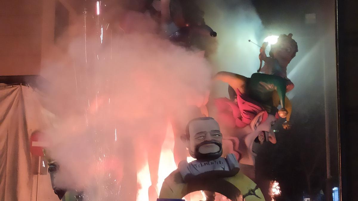 Cremà de la Falla Sant Josep 'Raval' de Gandia.