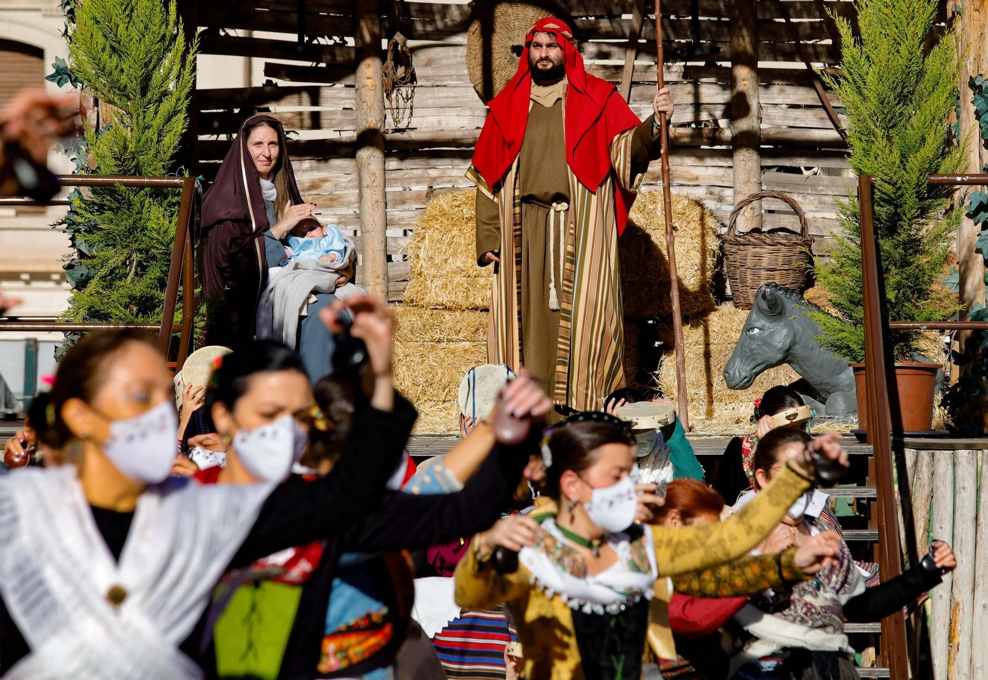 Alcoy da el pistoletazo de salida a su Trilogía del Nadal con el desfile de les Pastoretes