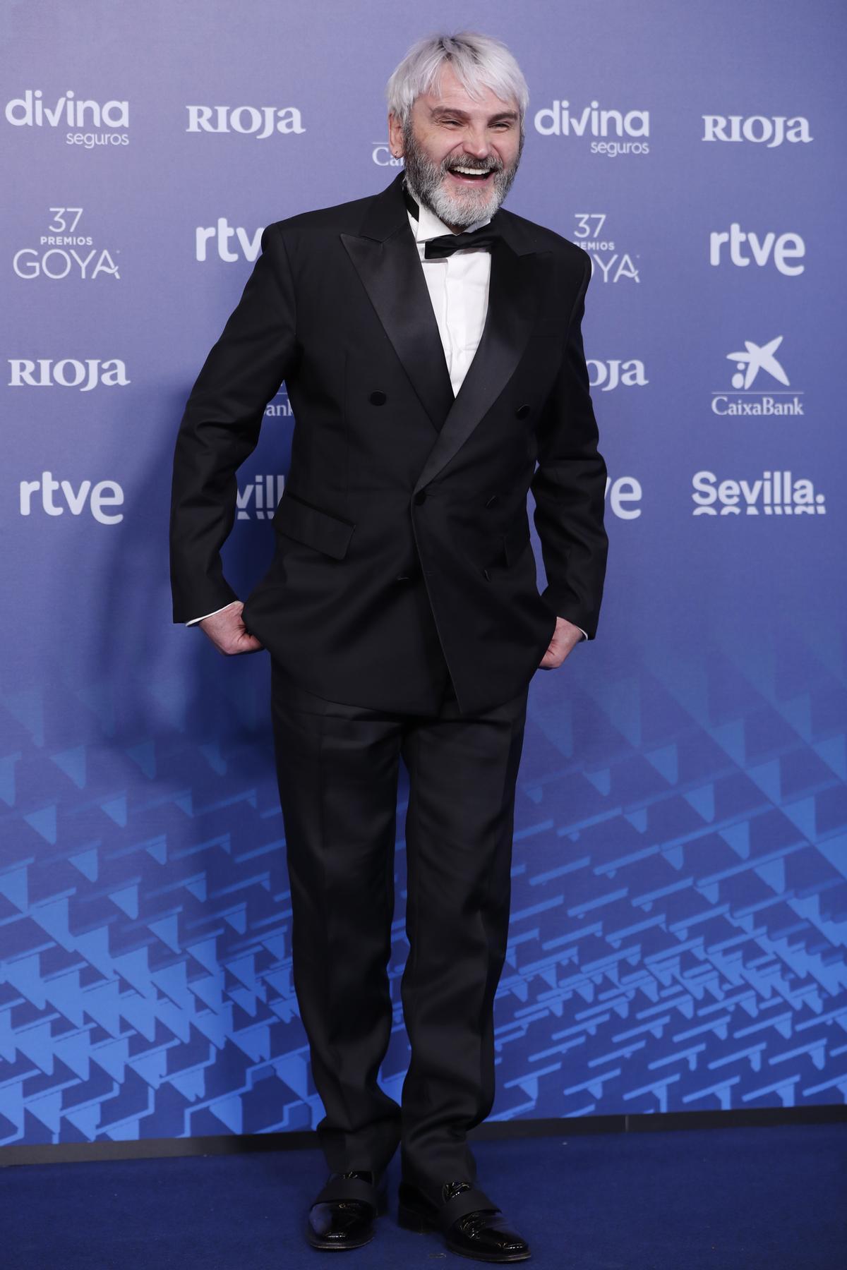 SEVILLA 11/02/2023.- El actor Fernando Tejero posa para los medios gráficos en la alfombra roja de la XXXVII Gala de los Premios de la Academia de Cine, los Goya, que se celebra este sábado en el Palacio de Congresos y Exposiciones FIBES de Sevilla. EFE/ Jorge Zapata