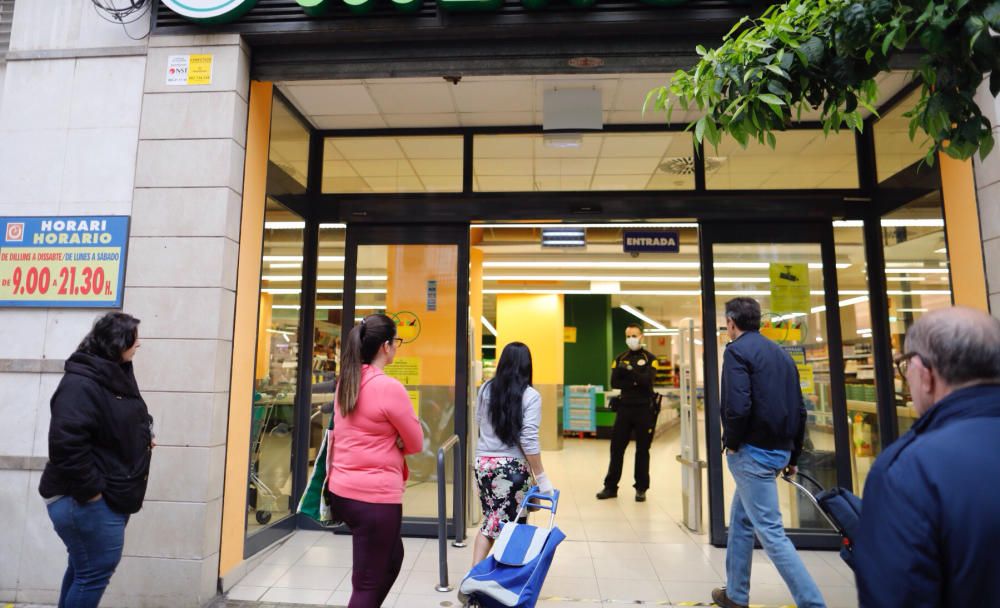 Colas en supermercados y farmacias de València por seguridad