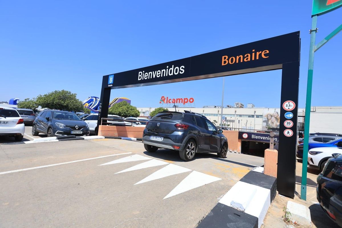 Obre el pàrquing de Bonaire a Aldaia, símbol de les mentides de la dana