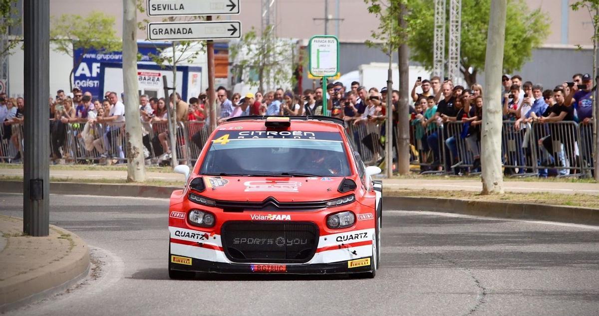 Diego Ruiloba, en el tramo urbano de Córdoba con un Citröen C3 Rally2.