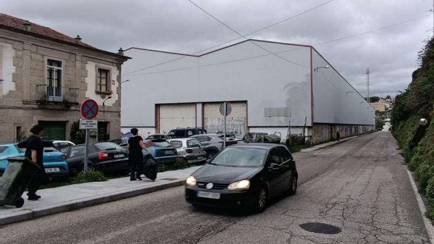 La nave de la empresa de aceros ubicada en la calle José Fernández López de Chapela.