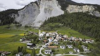 Desalojado un pueblo en Suiza por el inminente derrumbe de una montaña