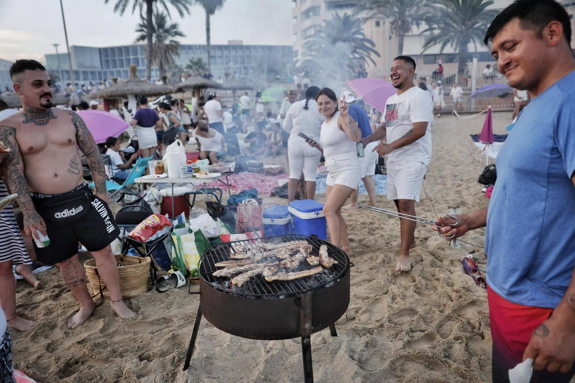 Grillen am Strand, Feuerteufel, nächtliches Bad im Meer: Palma feiert die Nit de Sant Joan