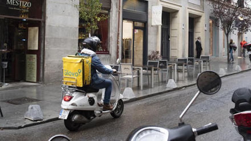 Un repartidor de Glovo