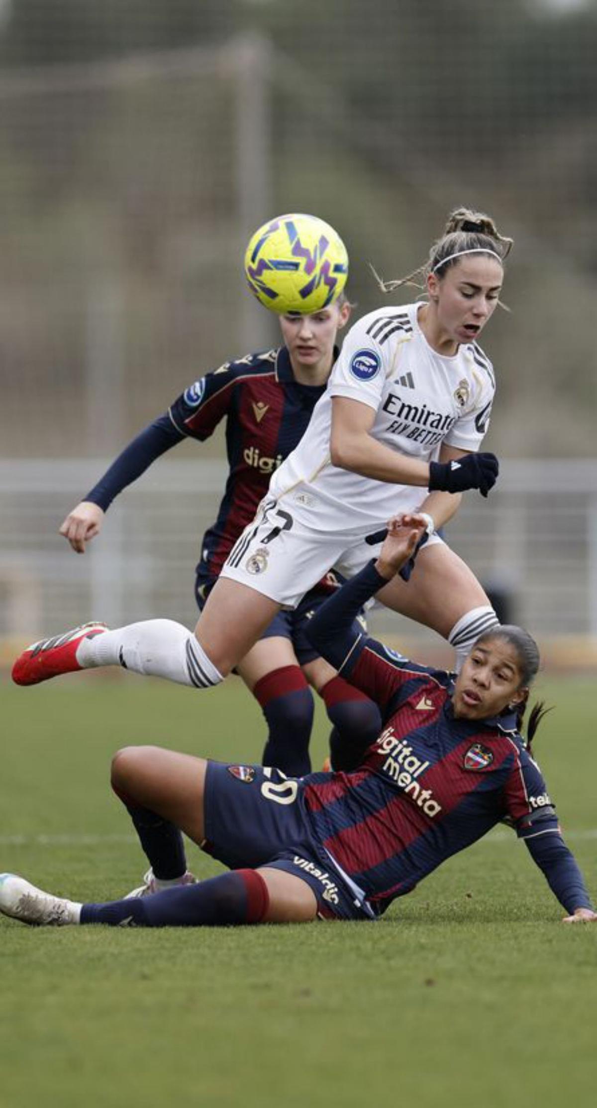 Athenea y Raiderlin Carrasco. | KAI FÖRSTERLING | EFE