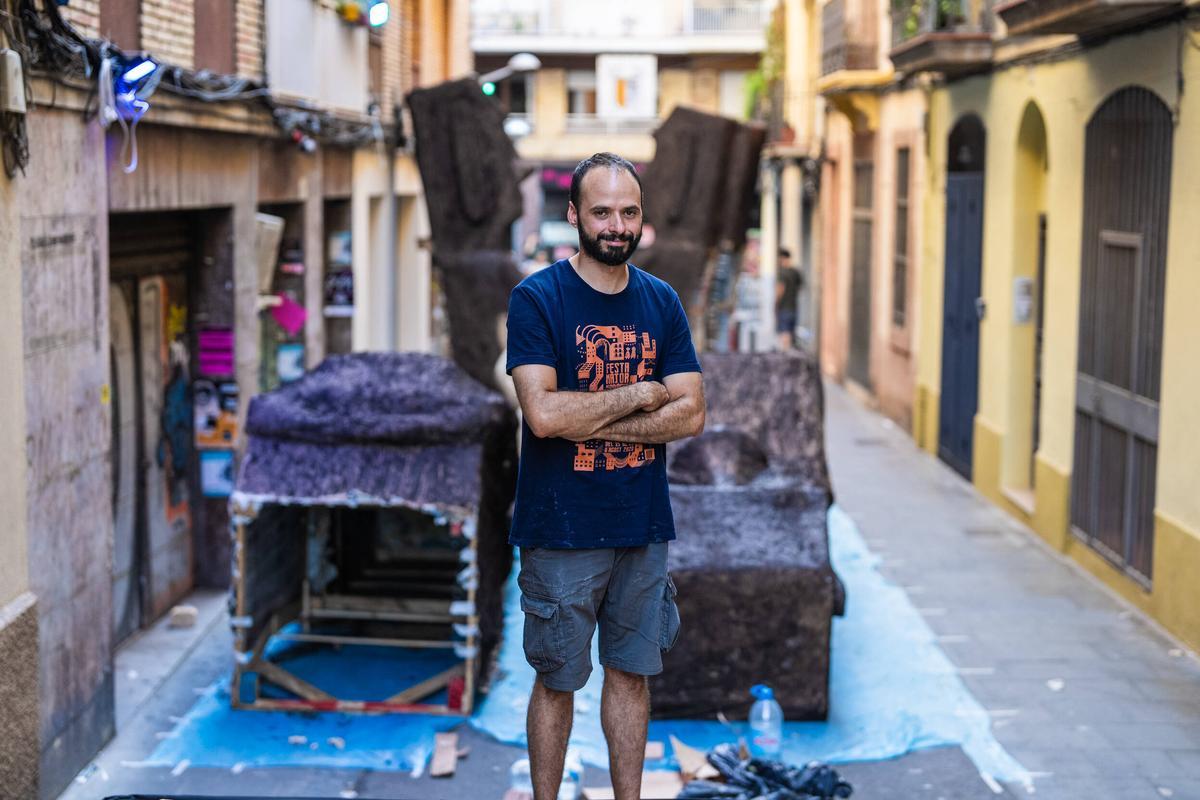 Ferran Pons, de la comisión de la calle Llibertat, poco antes de las fiestas de Gràcia 2023