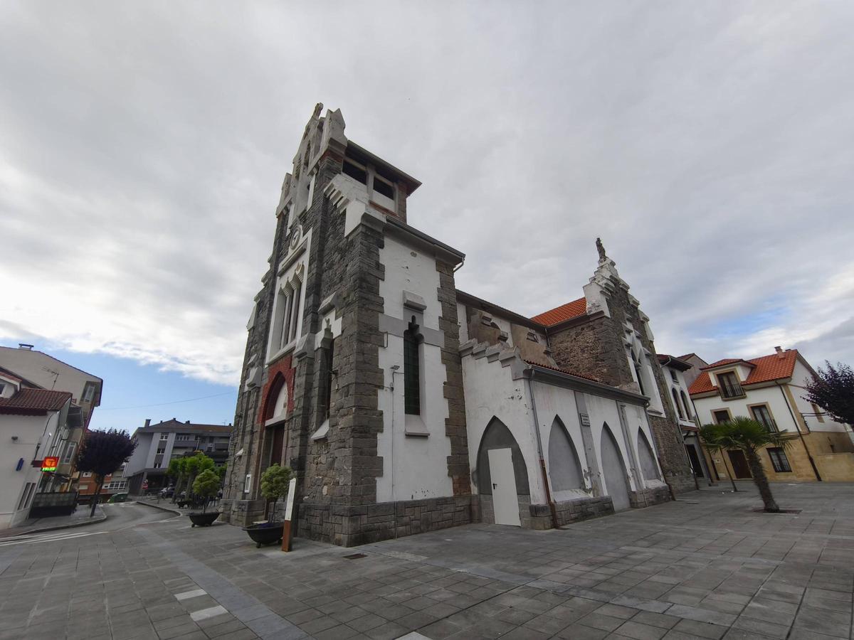 EN IMÁGENES: La 'colorida' iglesia de San Juan de La Arena, en Soto del Barco