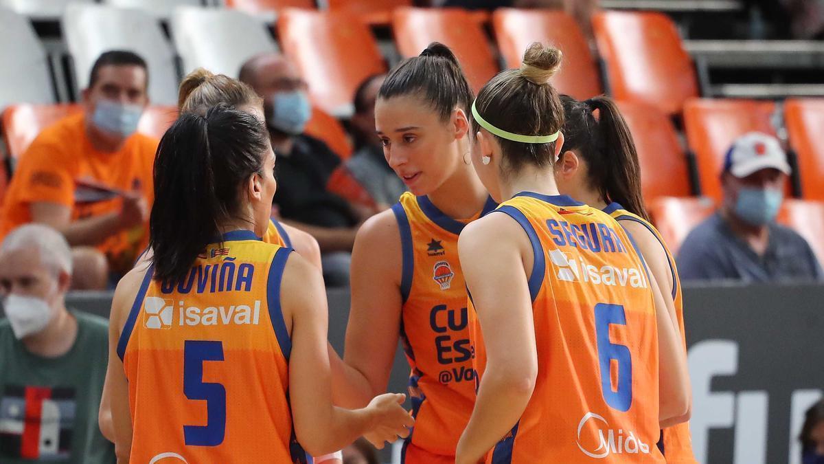 Las jugadoras taronja, en uno de los últimos partidos en La Fonteta