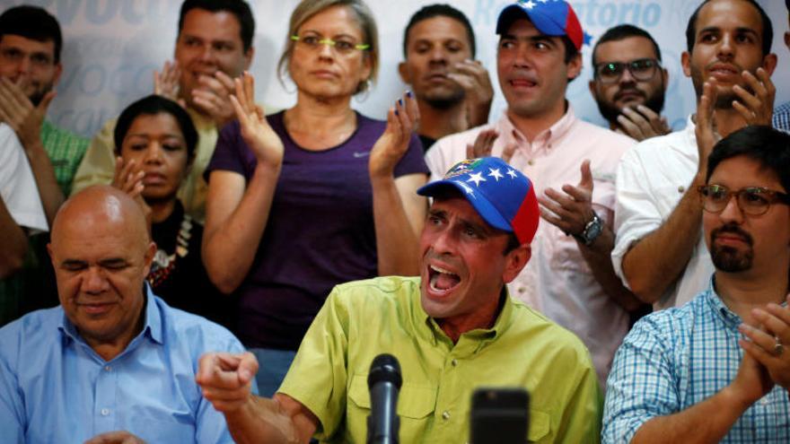 Capriles, en rueda de prensa.