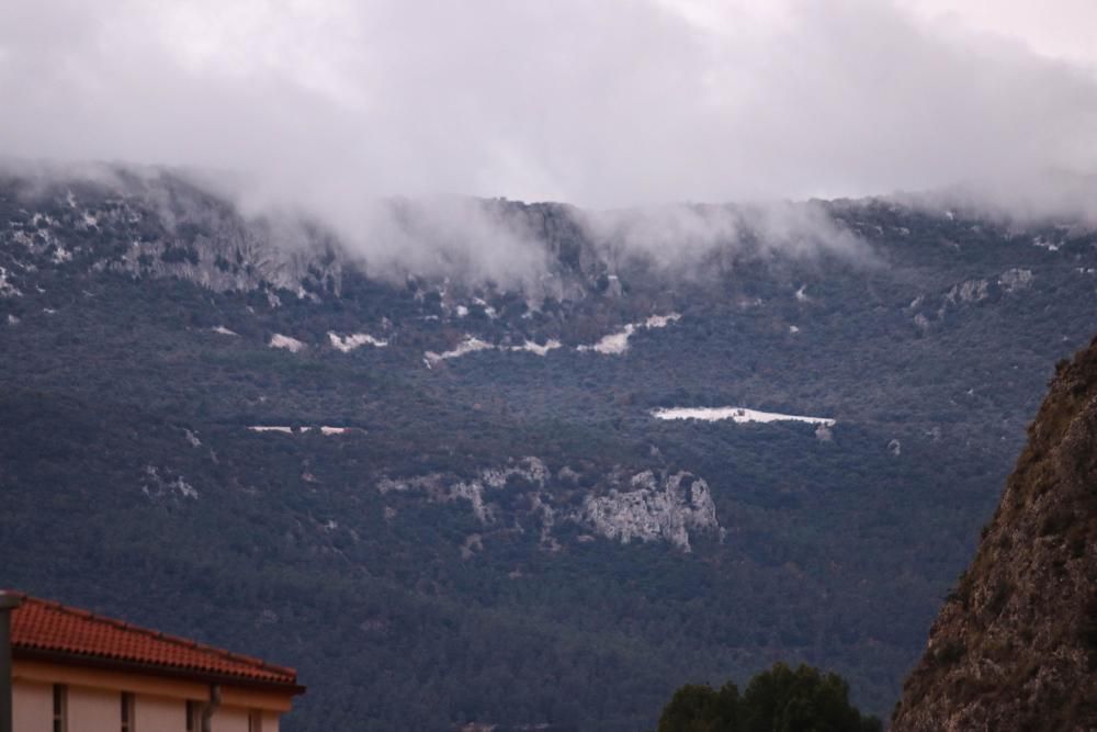 Caen los primeros copos de nieve de la temporada en la Font Roja