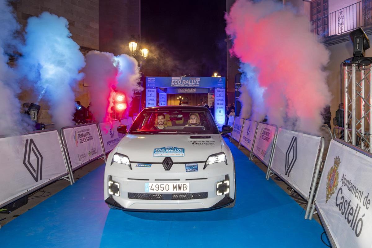 Salida de la pasada edición del Mahle Eco Rallye Comunitat Valenciana, desde la Plaza Mayor de Castellón.