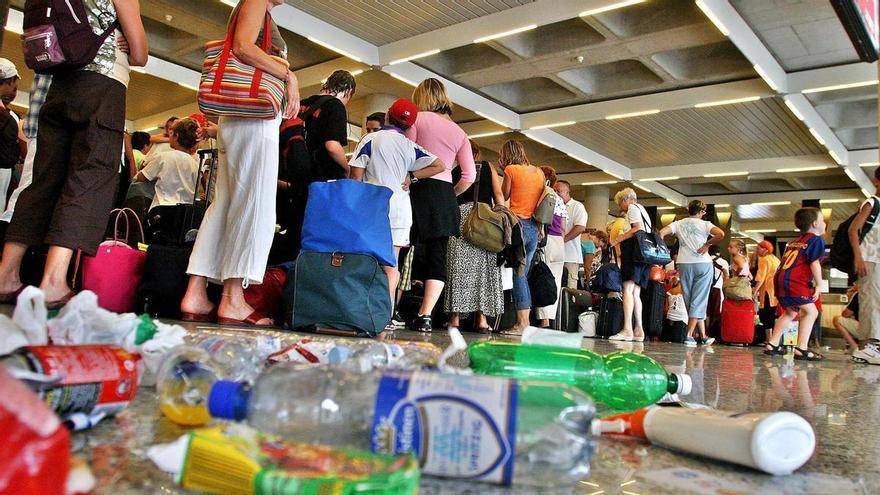 &quot;Es wird sich eine Menge Müll ansammeln&quot;: Nun wollen auch die Putzkräfte am Flughafen Mallorca streiken