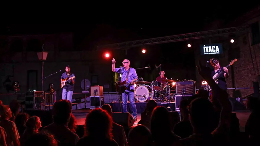 Vídeo: El concert de Quimi Portet a Ullastret obre la programació de la 13a edició de l’Ítaca i exhaureix les entrades