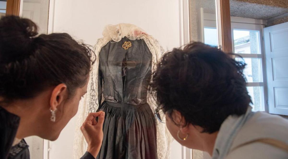 Traje de boda de la mujer del alcalde del siglo XIX. |   // CASTELEIRO/ROLLER AGENCIA