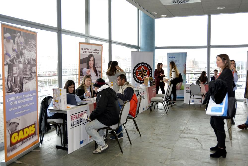 La II Feria de Empleo de A Coruña, organizada por la Cámara de Comercio, pretende potenciar el acercamiento entre empresas y jóvenes de entre 16 y 29 años que desean incorporarse al mercado laboral.