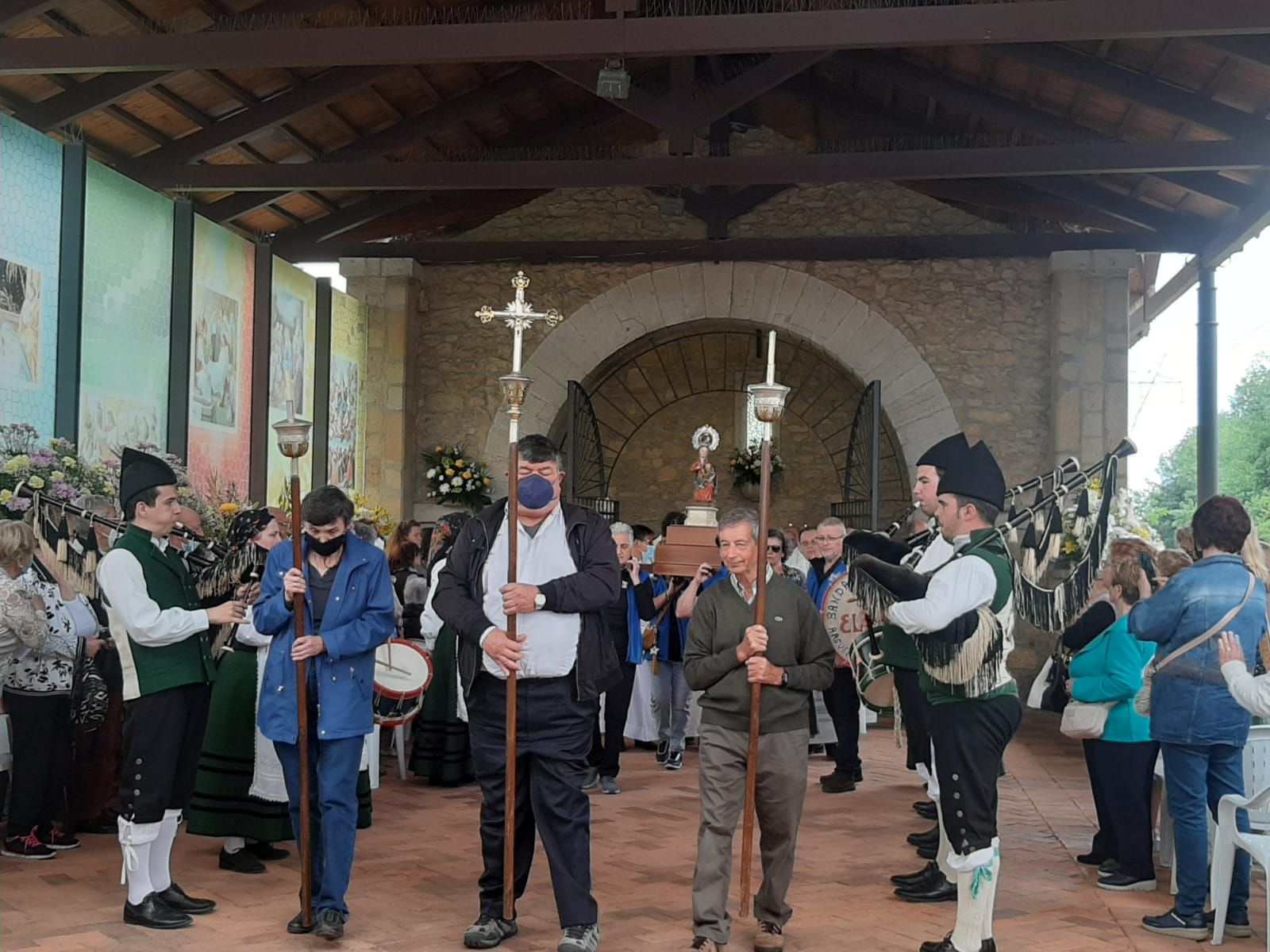 Meres (Siero) celebra a la Virgen de la Cabeza