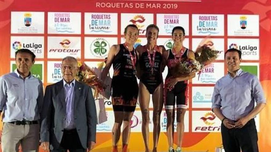 Tamara Gómez, en el podio del Campeonato de España.