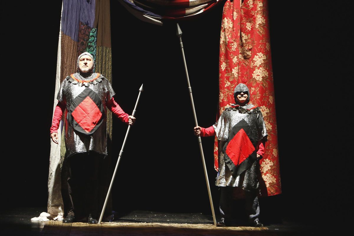 Actuación del Aula de Teatro del Campus de Pontevedra en el Teatro Principal de Ourense.