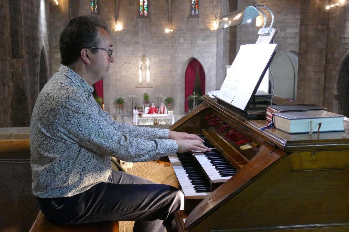 EN IMATGES | El bisbe de Girona Octavi Vilà presideix l'ofici de Santa Creu a l'Església de Sant Pere de Figueres EN IMATGES | El bisbe de Girona Octavi Vilà presideix l'ofici de Santa Creu a l'Església de Sant Pere de Figueres